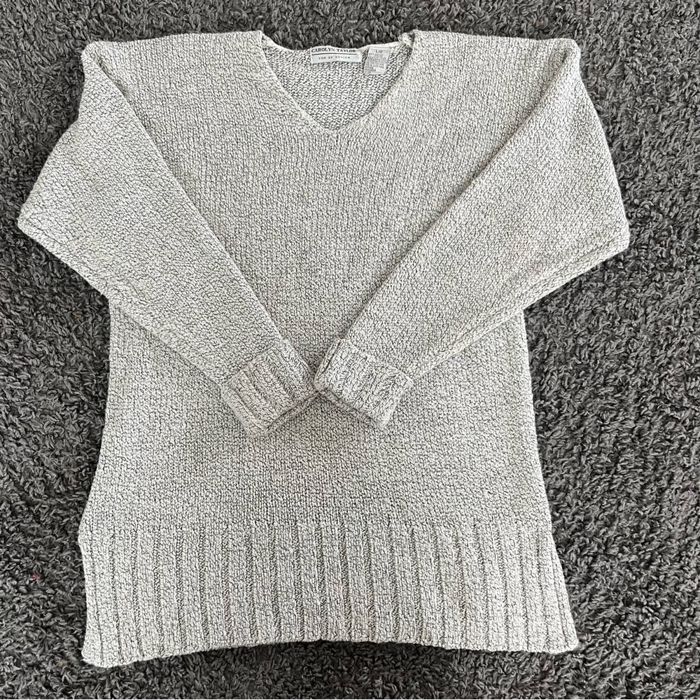 Carolyn Taylor Light Gray V-Neck Sweater Large